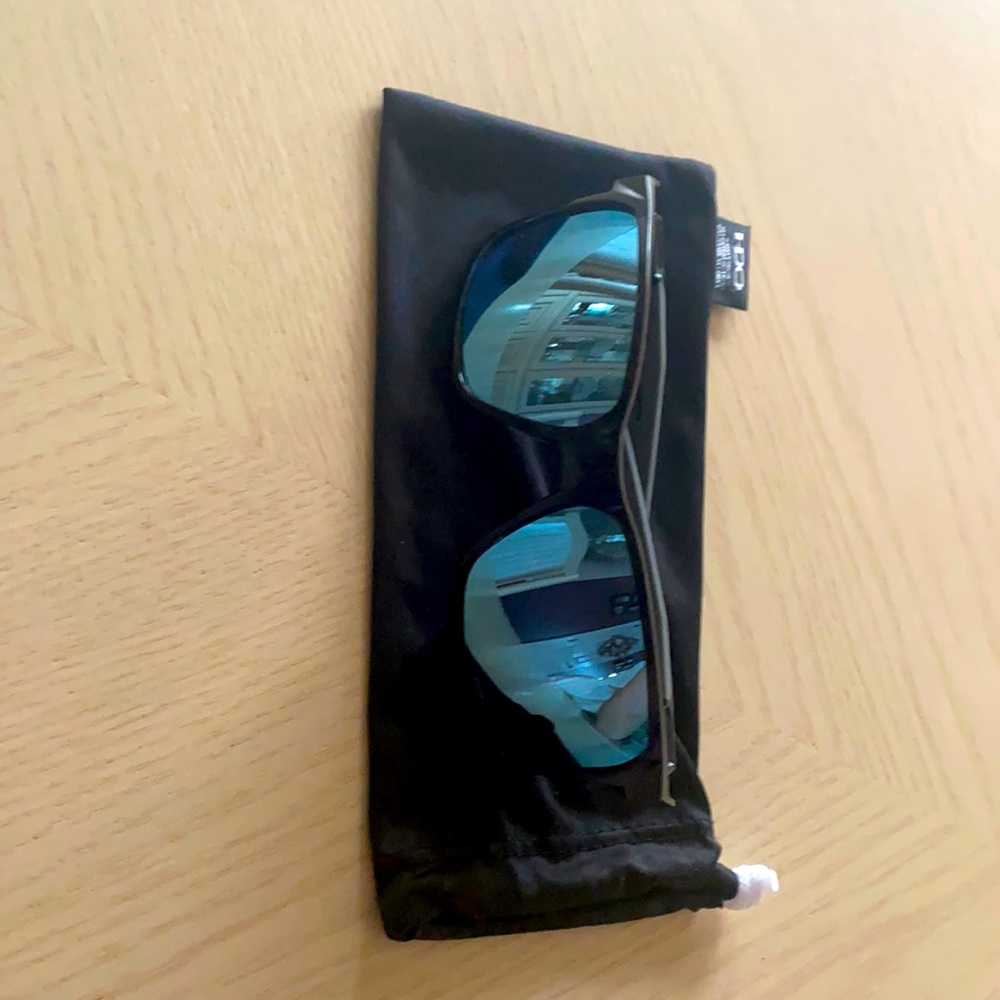 Oakley men’s sunglasses